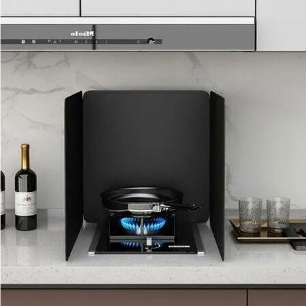 Black Kitchen Oil Baffle - Stovetop Oil Shield for Coal Gas - Heat-Resistant and Windproof - 45x45x45cm