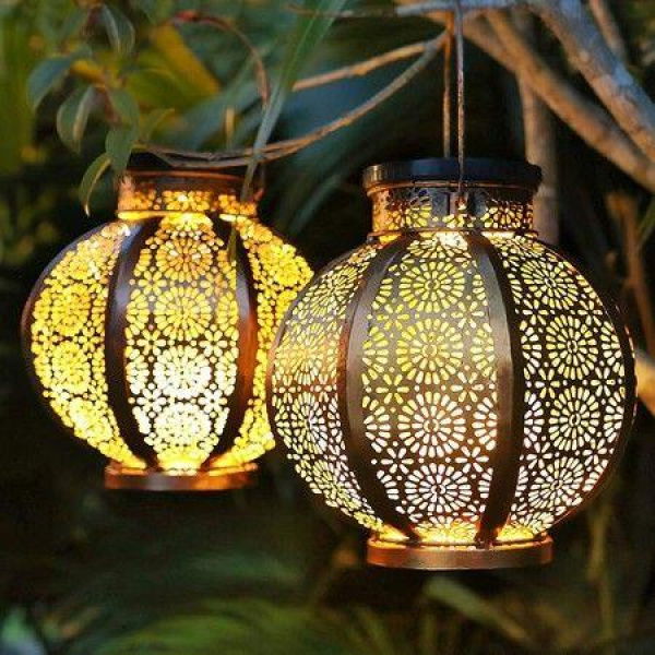 Large Outdoor Waterproof Solar Lanterns With Handle Outdoor Metal Retro Hanging Solar Lights Halloween Garden & Yard Decorative Lights.