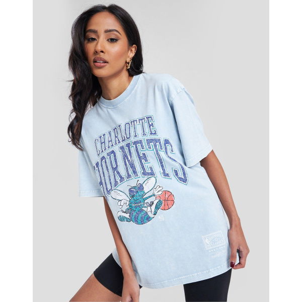 Mitchell & Ness Charlotte Hornets T-Shirt.