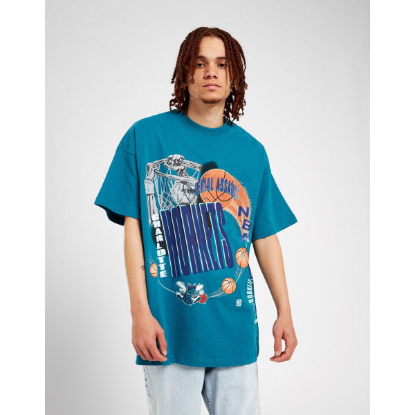 Mitchell & Ness Charlotte Hornets T-Shirt.