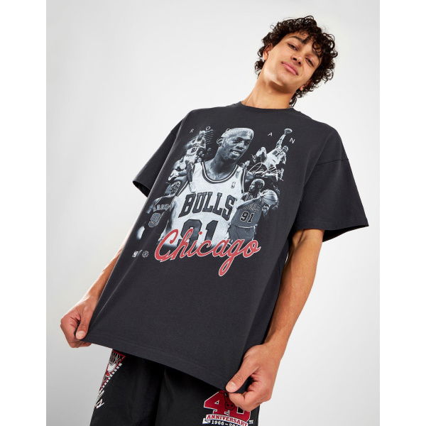 Mitchell & Ness Rodman Chicago Bulls Montage T-Shirt.