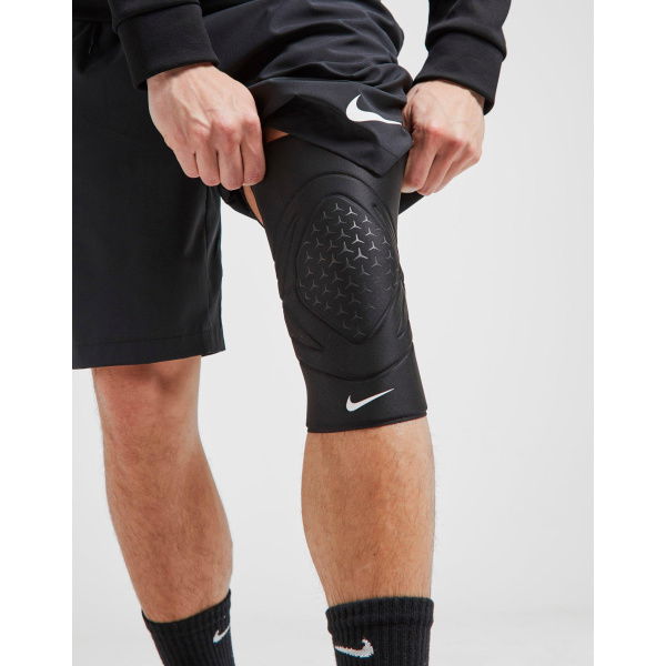 Nike Pro Closed Knee Protector