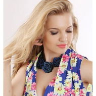 Detailed information about the product Mysterious Blue Rose Flowers Necklace