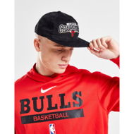 Detailed information about the product New Era NBA Chicago Bulls 6X Champions Golfer Snapback Cap