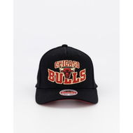 Detailed information about the product Mitchell & Ness Chicago Bulls Lay Up Snapback Black